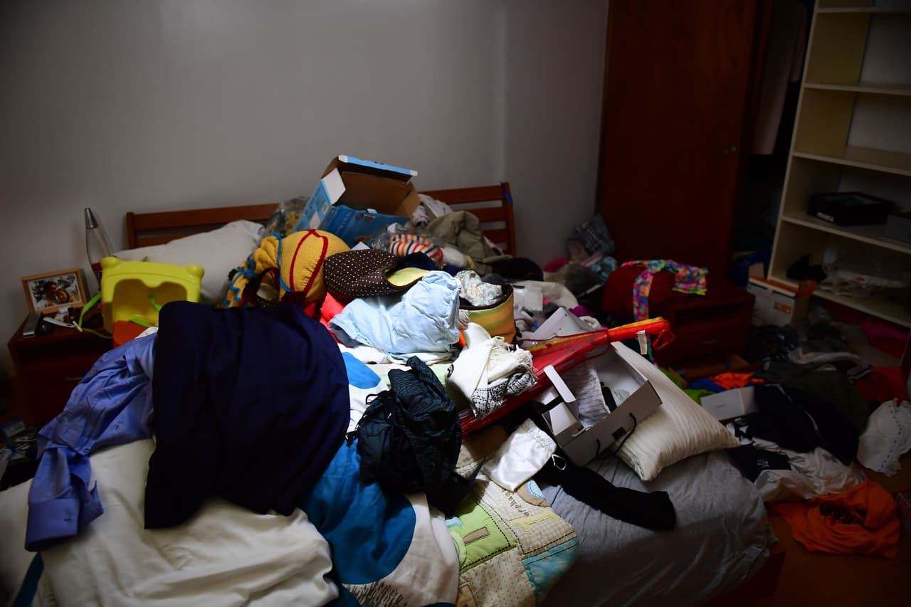 El allanamiento duró más de tres horas y los agentes desalojaron a las personas que se acercaron a apoyar a Marrero.