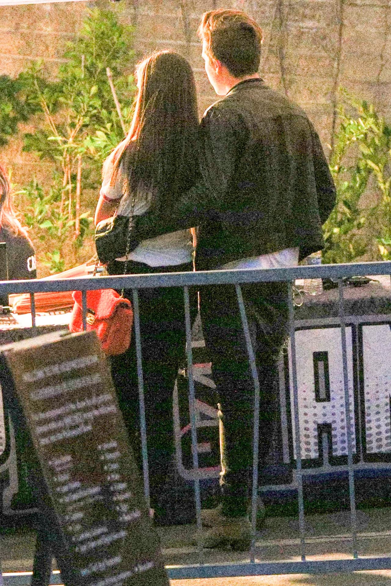 Esta parejita luce muy enamorada.