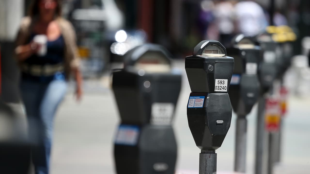 Multas por estacionarte incorrectamente: identifica las zonas adecuadas para parquearte en Los Ángeles