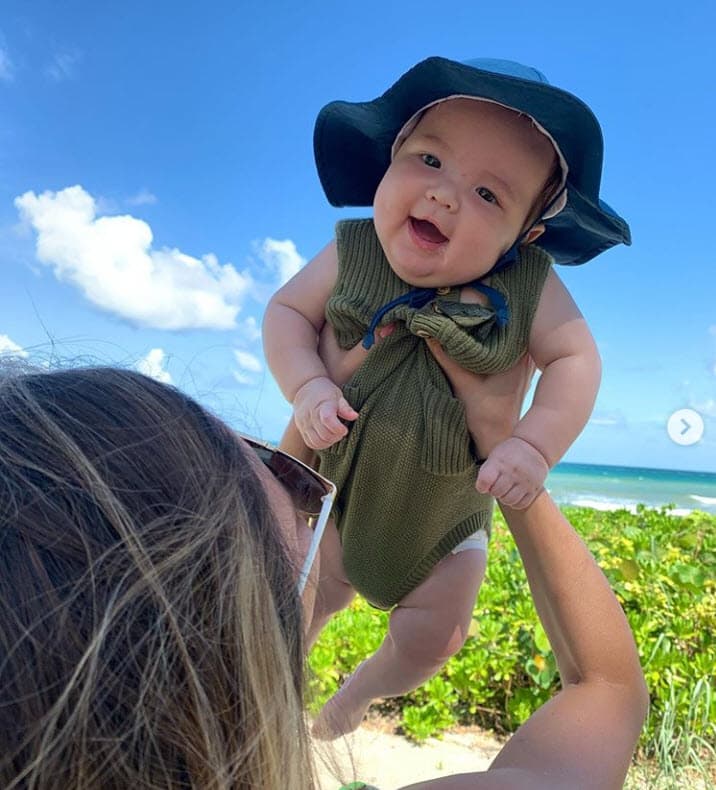 "Hijo,
<b> <a href="https://www.univision.com/shows/sal-y-pimienta/pamela-silva-cuenta-la-pesadilla-que-tuvo-en-su-embarazo-y-que-se-hizo-realidad-tras-el-parto-video" target="_blank">gracias por elegirme como tu madre</a></b>. Desde que te tengo en mi vientre, siento que mi vida tiene un nuevo propósito", escribió la presentadora en Instagram el pasado Día de las Madres.
<br>