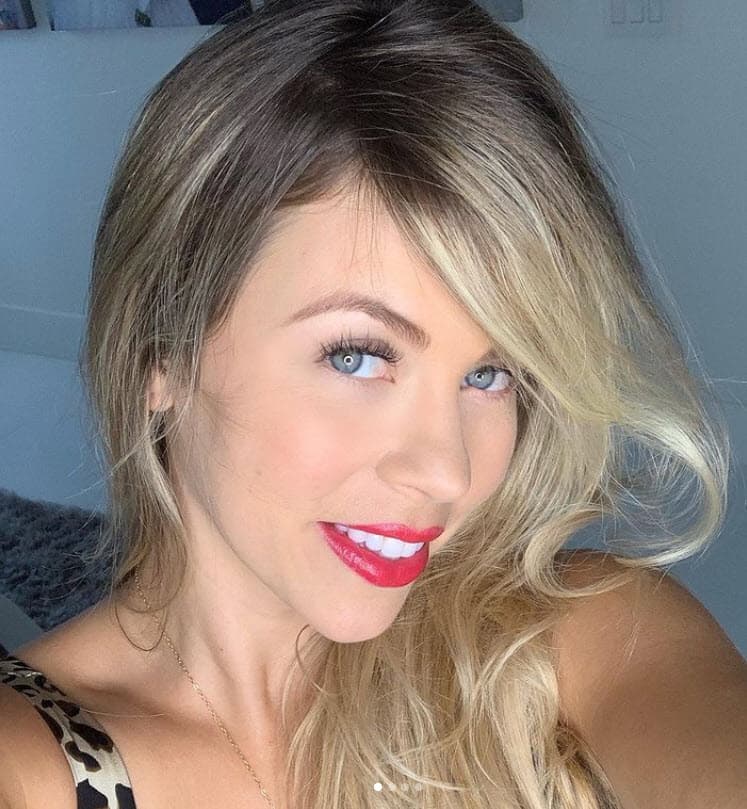 "Yo no fui porque no tuve la posibilidad económica, además de que en esa época no tenía papeles, no podía entrar a una universidad y me tocó aprender de libros, sobrevivir, 
<b>luchar por alcanzar ese sueño americano</b>", contó a la revista.
<br>