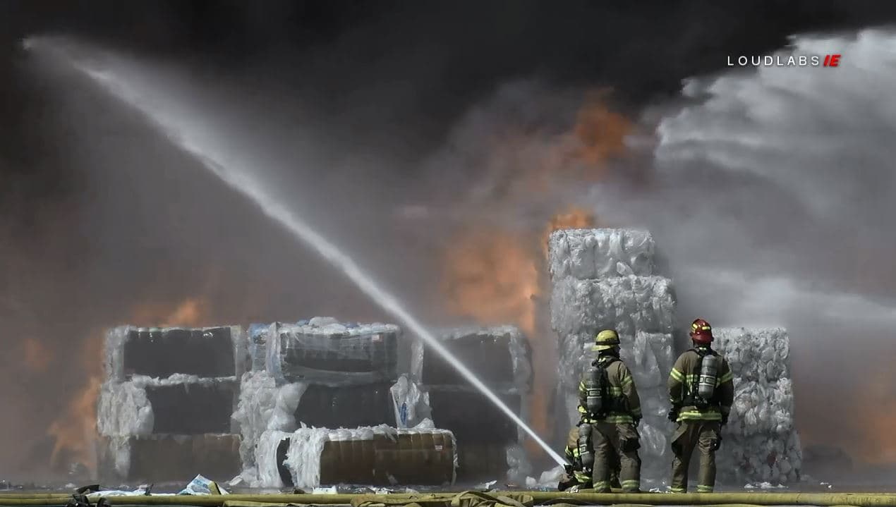 Por el momento se desconocen las causas de las llamas.