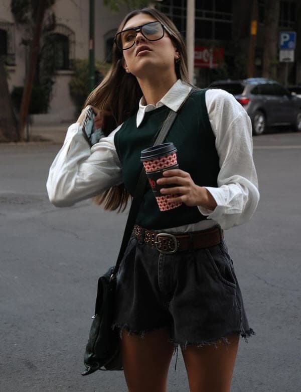 "Lo que les digan los demás sobre ustedes, acuérdense que no es su realidad, son solo el reflejo de lo que la otra persona no tiene resuelto. Sean ustedes para ustedes, no para complacer al ajeno", finalizó en Instagram.
<br>