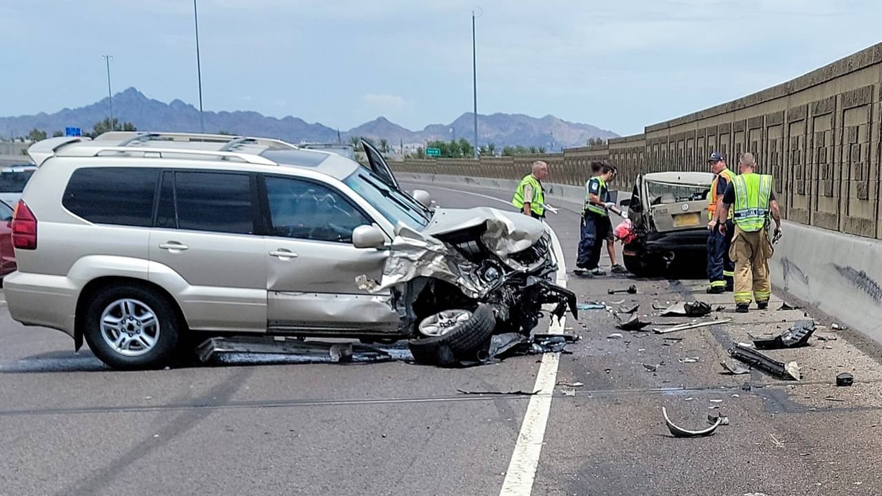 En Arizona existen diversas sanciones para esta ofensa, que 
<b>varían según la gravedad del incidente</b>. Un conductor que esté involucrado en un accidente que resulte en la muerte o lesiones físicas graves, y que no se detenga, es culpable de un delito grave de clase 3.