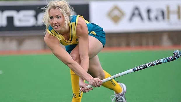 Casey Eastham. Su especialidad es el hockey sobre pasto, representa a Australia.  Twitter.com/caseyeastham