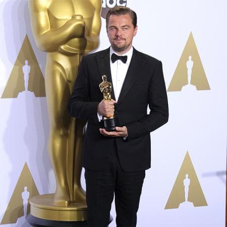 Leonardo DiCaprio es vegetariano, pero para la cinta se tuvo que comer un higado crudo. ¡Eso es amor al arte!