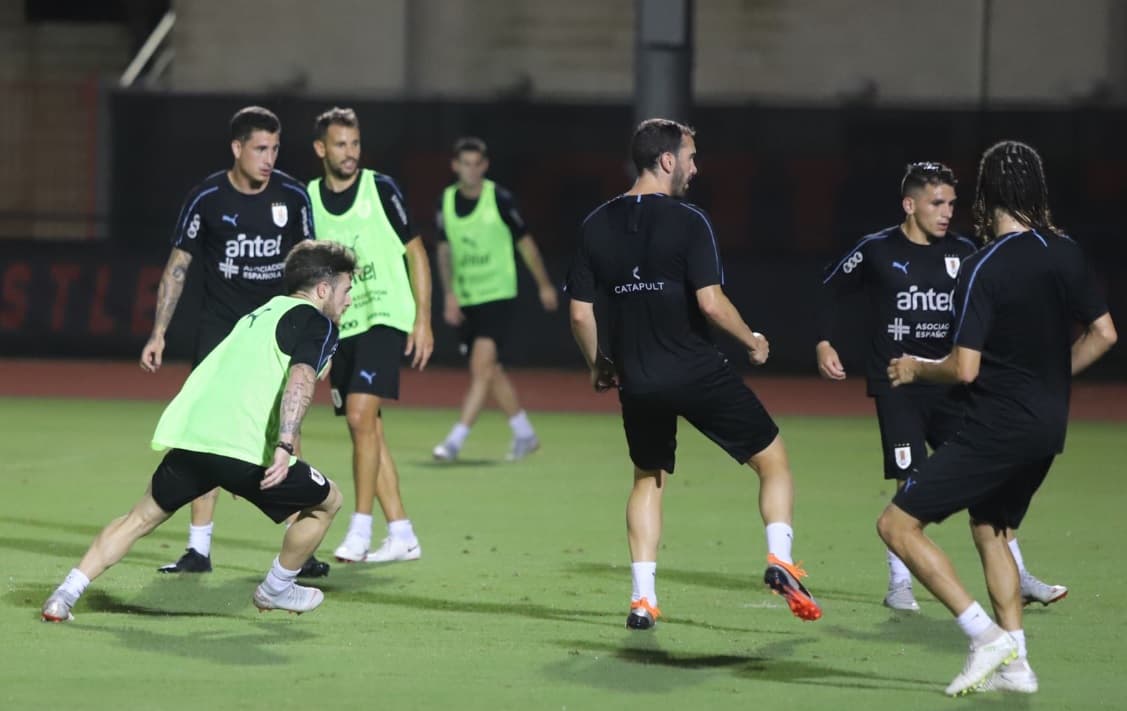 Uruguay sigue sumando bajas ante México, pero este miércoles ya entrena Luis Suárez