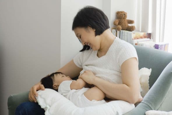 Evita el destete si tú o tu bebé están enfermo. Es mejor esperar hasta que ambos estén sanos para hacer la transición. Lo más importante que debes saber es que la lactancia materna es saludable para ti y tu bebé.