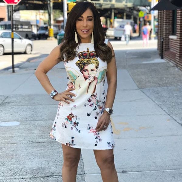 Además de su talento y carisma como presentadora, Gelena Solano ha cautivado con su manera de vestir fresca y casual.