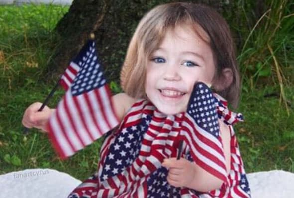 Miley Cyrus bromeó con esta foto de pequeñita.