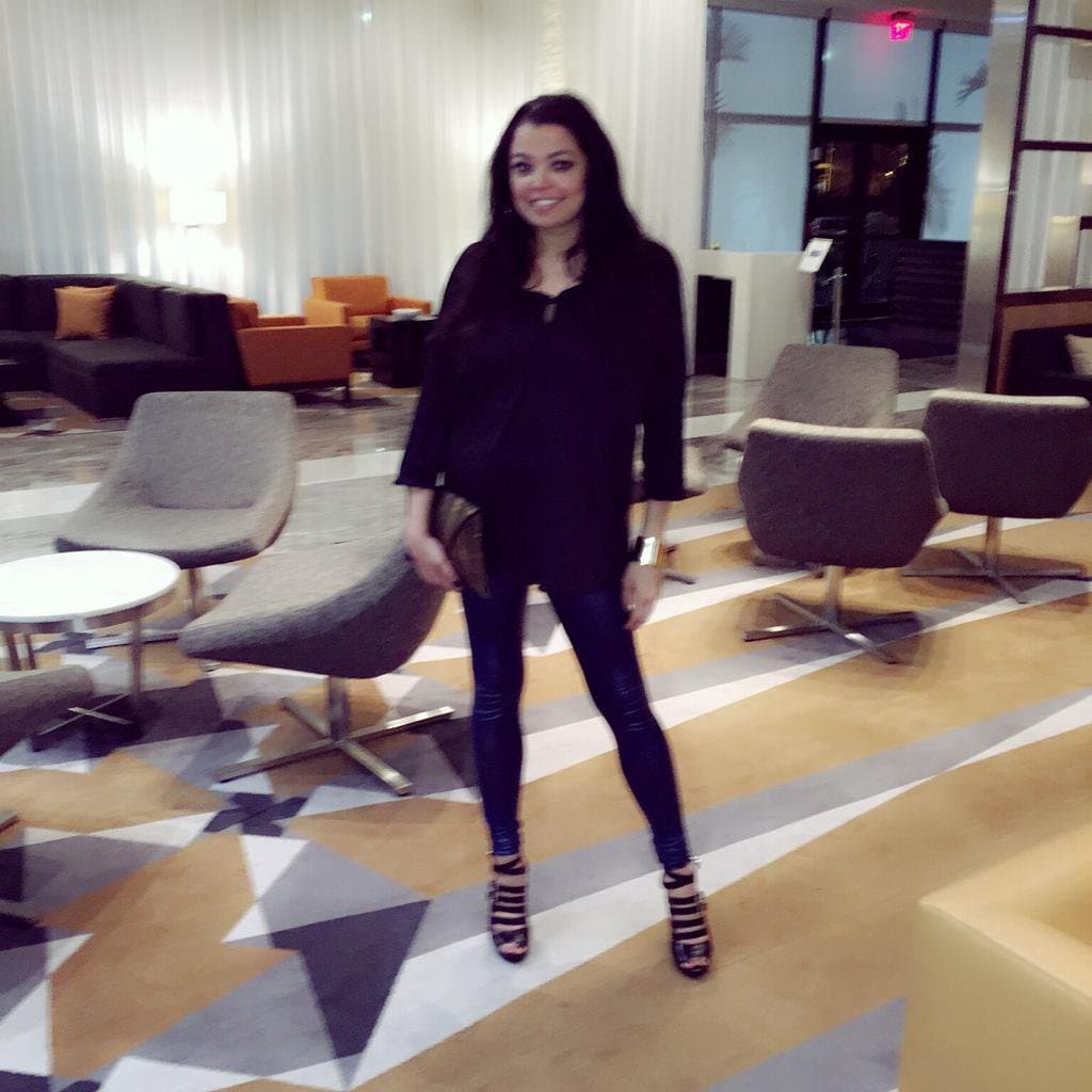 De acuerdo con un comunicado publicado en
<a href="https://www.dailymail.co.uk/tvshowbiz/article-6148827/Chelsi-Smith-won-Miss-USA-Miss-Universe-1995-loses-fight-against-cancer-age-45.html" target="_blank">Daily Mail</a>, la familia de Smith afirmó que la ex Miss Universo ha sido hasta ahora la única mujer birracial en obtener el triunfo en los tres certámenes.