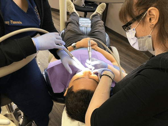 Después de esto,
<b>Larry no se ha dejado ver la cara con claridad</b>, aunque sí ha publicado las diferentes intervenciones de cirugías y cuidados que ha tenido para recuperarse.
<br>