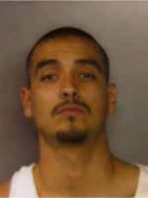 <h3 class="cms-H3-H3">Santino Mario García </h3>
<br>
<br>Este miembro de la banda 'Del Paso Heights Norteño', de entre 36 y 38 años, es buscado por su presunta participación en la muerte a tiros de un hombre durante una partida de dominó el pasado 26 de agosto de 2007.
<br>
<br>El FBI ofrece una recompensa de hasta 20,000 dólares por información que conduzca directamente a su arresto. 
<br>
<br>