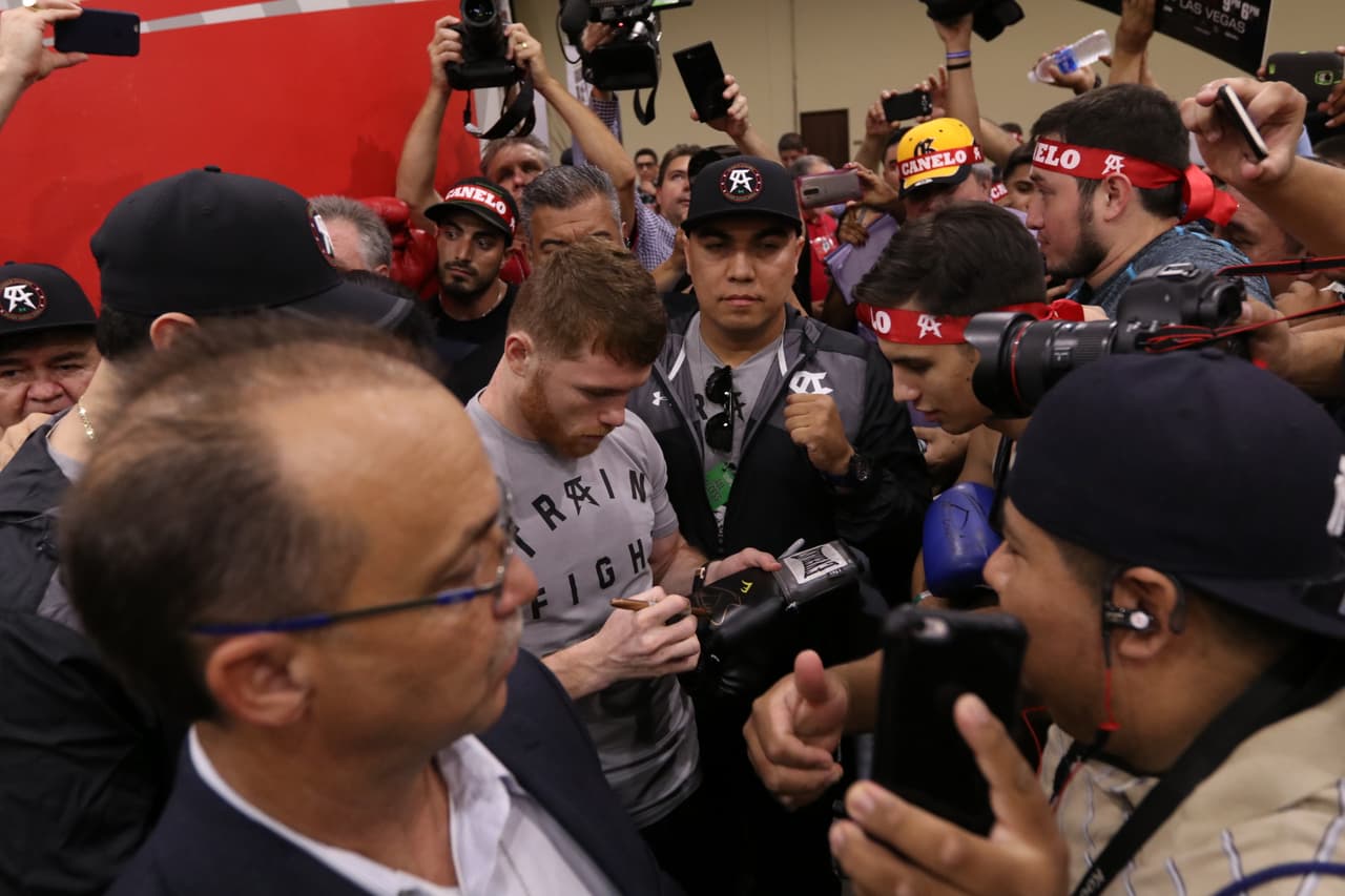 Y vaya que lo demostraron al acudir cientos de sus fans a su sesión de entrenamiento previo a su pelea del sábado.