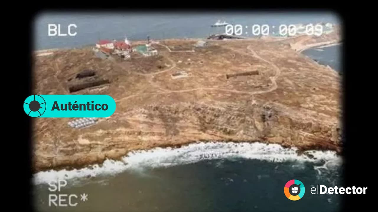 <h3 class="cms-H3-H3"><b>El audio de soldados ucranianos diciendo "¡vete a la m...!"</b> </h3>Es 
<b>cierto</b> 
<a href="https://twitter.com/shaunwalker7/status/1496986321143107586?ref_src=twsrc%5Etfw%7Ctwcamp%5Etweetembed%7Ctwterm%5E1496986321143107586%7Ctwgr%5E%7Ctwcon%5Es1_&ref_url=about%3Asrcdoc"><u>que el video en el que se oye a los soldados</u></a> ucranianos responder con "¡¡Vete a la m...!!" a los rusos, antes de ser bombardeados por un buque de ese país, 
<b>ocurrió en el contexto de la invasión militar de Rusia a Ucrania</b>,
<a href="https://www.univision.com/noticias/mundo/buque-guerra-ruso-soldados-ucranianos-ataque"> <u>como informó</u><b> Univision Noticias</b><u> el pasado 25 de febrero</u></a>.
<br>
<br>Es 
<b>auténtico </b>el
<b> </b>audio asociado al video con una vista satelital (no hay imágenes del enfrentamiento) que circula en redes sociales desde el jueves 24 de febrero. Ocurrió en la Isla de las Serpientes, en el Mar Negro.
<b> Fue certificado como auténtico por el Ministerio del Interior de Ucrania</b>, 
<a href="https://www.youtube.com/watch?v=tKSFewA9rdQ"><u>según CNN</u></a>, que difundió las imágenes con el sonido.
<br>
<br>
<a href="https://twitter.com/shaunwalker7"><u>Shaun Walker,</u></a> periodista de 
<i>The Guardian</i>
<a href="https://www.theguardian.com/profile/shaun-walker"> que es <u>corresponsal de Europa Central y Europa del Este</u></a>, también lo reportó
<a href="https://twitter.com/shaunwalker7/status/1496986321143107586?ref_src=twsrc%5Etfw%7Ctwcamp%5Etweetembed%7Ctwterm%5E1496986321143107586%7Ctwgr%5E%7Ctwcon%5Es1_&ref_url=about%3Asrcdoc"> <u>en su cuenta certificada de Twitter</u></a> el 24 de febrero.
<br>
<br>“Este es un buque de guerra ruso. Les sugiero que dejen las armas y se rindan para evitar un derramamiento de sangre y bajas innecesarias. De lo contrario, serán bombardeados", advirtió el marino ruso, según el audio.
<br>
<br>La respuesta del soldado ucraniano fue: "Buque de guerra ruso, ¡¡vete a la m…!!".
<br>
<br>Inicialmente, el presidente de Ucrania, Volodymyr Zelensky, había informado que los 13 soldados que defendían la Isla de las Serpientes, en el Mar Negro, murieron tras su ocupación,
<a href="https://www.univision.com/noticias/mundo/buque-guerra-ruso-soldados-ucranianos-ataque"> <u>según informó</u> <b>Univision Noticias</b></a>.
<br>
<br>Sin embargo, el 28 de febrero, la Armada de Ucrania aseguró
<a href="https://www.facebook.com/photo.php?fbid=324446486389607&set=a.292820822885507&type=3"> <u>en su cuenta de Facebook</u></a> que estos militares fueron "
<a href="https://www.univision.com/noticias/mundo/vivos-soldados-ucrania-mandaron-a-la-mierda-buque-de-guerra-rusia?utm_campaign=UniNoticias&utm_medium=social&utm_source=twitter"><u>capturados por invasores rusos</u></a>".
<br>
<br>“¡Estamos muy felices de saber que nuestros hermanos están vivos y bien!”,
<a href="https://translate.google.com/?hl=es&sl=auto&tl=es&text=%D0%A1%D1%82%D0%BE%D1%81%D0%BE%D0%B2%D0%BD%D0%BE%20%D0%B4%D1%96%D0%B9%20%D0%A0%D0%A4%20%D0%B1%D1%96%D0%BB%D1%8F%20%D0%BE%D1%81%D1%82%D1%80%D0%BE%D0%B2%D1%83%20%D0%97%D0%BC%D1%96%D1%97%D0%BD%D0%B8%D0%B9%0A%0A26%20%D0%BB%D1%8E%D1%82%D0%BE%D0%B3%D0%BE%2C%20%D0%BE%D1%82%D1%80%D0%B8%D0%BC%D0%B0%D0%B2%D1%88%D0%B8%20%D1%96%D0%BD%D1%84%D0%BE%D1%80%D0%BC%D0%B0%D1%86%D1%96%D1%8E%2C%20%D1%89%D0%BE%20%D0%BD%D0%B0%20%D0%BE.%20%D0%97%D0%BC%D1%96%D1%97%D0%BD%D0%B8%D0%B9%20%D1%81%D0%B5%D1%80%D0%B5%D0%B4%20%D0%BD%D0%B0%D1%88%D0%B8%D1%85%20%D0%B7%D0%B0%D1%85%D0%B8%D1%81%D0%BD%D0%B8%D0%BA%D1%96%D0%B2%20%D0%BC%D0%BE%D0%B6%D1%83%D1%82%D1%8C%20%D0%B1%D1%83%D1%82%D0%B8%20%D0%B7%D0%B0%D0%B3%D0%B8%D0%B1%D0%BB%D1%96%20%D1%82%D0%B0%20%D0%BF%D0%BE%D1%80%D0%B0%D0%BD%D0%B5%D0%BD%D1%96%2C%20%D0%B4%D0%BE%20%D0%BE%D1%81%D1%82%D1%80%D0%BE%D0%B2%D1%83%20%D0%B7%20%D0%BC%D0%B5%D1%82%D0%BE%D1%8E%20%D0%B2%D0%B8%D0%BA%D0%BE%D0%BD%D0%B0%D0%BD%D0%BD%D1%8F%20%D0%B3%D1%83%D0%BC%D0%B0%D0%BD%D1%96%D1%82%D0%B0%D1%80%D0%BD%D0%BE%D1%97%20%D0%BC%D1%96%D1%81%D1%96%D1%97%20%D0%B1%D1%83%D0%BB%D0%BE%20%D0%BD%D0%B0%D0%BF%D1%80%D0%B0%D0%B2%D0%BB%D0%B5%D0%BD%D0%BE%20%D1%86%D0%B8%D0%B2%D1%96%D0%BB%D1%8C%D0%BD%D0%B5%20%D1%81%D1%83%D0%B4%D0%BD%D0%BE%20%D0%9C%D0%9F%D0%A0%D0%A1%20%22%D0%A1%D0%B0%D0%BF%D1%84%D1%96%D1%80%22%2C%20%D0%B4%D0%BB%D1%8F%20%D0%B4%D0%BE%D0%BF%D0%BE%D0%BC%D0%BE%D0%B3%D0%B8%20%D0%BF%D0%BE%D1%81%D1%82%D1%80%D0%B0%D0%B6%D0%B4%D0%B0%D0%BB%D0%B8%D0%BC.%20%D0%A0%D0%B0%D0%B7%D0%BE%D0%BC%20%D0%B7%20%D0%B5%D0%BA%D1%96%D0%BF%D0%B0%D0%B6%D0%B5%D0%BC%20%D0%BF%D0%BE%D0%B3%D0%BE%D0%B4%D0%B8%D0%BB%D0%B8%D1%81%D1%8C%20%D0%B2%D0%B8%D0%B9%D1%82%D0%B8%20%D0%BE%D1%82%D1%86%D1%96%20%D0%92%D0%B0%D1%81%D0%B8%D0%BB%D1%8C%20%D0%92%D0%B8%D1%80%D0%BE%D0%B7%D1%83%D0%B1%2C%20%D0%9E%D0%BB%D0%B5%D0%BA%D1%81%D0%B0%D0%BD%D0%B4%D1%80%20%D0%A7%D0%BE%D0%BA%D0%BE%D0%B2%20%D1%82%D0%B0%20%D1%97%D1%85%20%D0%BF%D0%BE%D0%BC%D1%96%D1%87%D0%BD%D0%B8%D0%BA%D0%B8.%20%D0%90%D0%BB%D0%B5%20%D1%97%D1%85%20%D0%BD%D0%B5%D0%B7%D0%B0%D0%BA%D0%BE%D0%BD%D0%BD%D0%BE%20%D0%B7%D0%B0%D1%85%D0%BE%D0%BF%D0%B8%D0%BB%D0%B8%20%D1%80%D0%BE%D1%81%D1%96%D1%8F%D0%BD%D0%B8.%20%D0%9D%D0%B5%D0%B7%D0%B0%D0%BA%D0%BE%D0%BD%D0%BD%D0%B5%20%D0%B7%D0%B0%D1%85%D0%BE%D0%BF%D0%BB%D0%B5%D0%BD%D0%BD%D1%8F%20%D1%86%D0%B8%D0%B2%D1%96%D0%BB%D1%8C%D0%BD%D0%BE%D0%B3%D0%BE%20%D1%81%D1%83%D0%B4%D0%BD%D0%B0%20-%20%D0%BD%D0%B5%D0%BA%D0%BE%D0%BC%D0%B1%D0%B0%D1%82%D0%B0%D0%BD%D1%82%D0%B0%2C%20%D1%89%D0%BE%20%D0%BD%D0%B5%20%D0%B7%D0%B4%D1%96%D0%B9%D1%81%D0%BD%D1%8E%D0%B2%D0%B0%D0%BB%D0%B8%20%D0%B6%D0%BE%D0%B4%D0%BD%D0%BE%D0%B3%D0%BE%20%D0%B2%D1%96%D0%B9%D1%81%D1%8C%D0%BA%D0%BE%D0%B2%D0%BE%D0%B3%D0%BE%20%D0%B7%D0%B0%D0%B2%D0%B4%D0%B0%D0%BD%D0%BD%D1%8F%2C%20%D1%94%20%D0%BF%D0%BE%D1%80%D1%83%D1%88%D0%B5%D0%BD%D0%BD%D1%8F%20%D0%BF%D1%80%D0%B0%D0%B2%D0%B8%D0%BB%20%D1%96%20%D0%B7%D0%B2%D0%B8%D1%87%D0%B0%D1%97%D0%B2%20%D0%B2%D1%96%D0%B9%D0%BD%D0%B8%2C%20%D0%BC%D1%96%D0%B6%D0%BD%D0%B0%D1%80%D0%BE%D0%B4%D0%BD%D0%BE%D0%B3%D0%BE%20%D0%B3%D1%83%D0%BC%D0%B0%D0%BD%D1%96%D1%82%D0%B0%D1%80%D0%BD%D0%BE%D0%B3%D0%BE%20%D0%BF%D1%80%D0%B0%D0%B2%D0%B0.%0A%D0%92%D0%B8%D0%BC%D0%B0%D0%B3%D0%B0%D1%94%D0%BC%D0%BE%20%D0%B2%D1%96%D0%B4%20%D0%A0%D0%A4%20%D0%BD%D0%B5%D0%B3%D0%B0%D0%B9%D0%BD%D0%BE%D0%B3%D0%BE%20%D0%B7%D0%B2%D1%96%D0%BB%D1%8C%D0%BD%D0%B5%D0%BD%D0%BD%D1%8F%20%D0%BD%D0%B5%D0%B7%D0%B0%D0%BA%D0%BE%D0%BD%D0%BD%D0%BE%20%D0%B7%D0%B0%D1%85%D0%BE%D0%BF%D0%BB%D0%B5%D0%BD%D0%B8%D1%85%20%D0%B3%D1%80%D0%BE%D0%BC%D0%B0%D0%B4%D1%8F%D0%BD%20%D0%A3%D0%BA%D1%80%D0%B0%D1%97%D0%BD%D0%B8%0A%D0%97%D0%B2%D0%B5%D1%80%D1%82%D0%B0%D1%94%D0%BC%D0%BE%D1%81%D1%8C%20%D0%B4%D0%BE%20%D1%81%D0%B2%D1%96%D1%82%D0%BE%D0%B2%D0%BE%D1%97%20%D1%81%D0%BF%D1%96%D0%BB%D1%8C%D0%BD%D0%BE%D1%82%D0%B8%2C%20%D0%B4%D0%BE%20%D0%B2%D1%96%D1%80%D1%8F%D0%BD%20%D1%83%D1%81%D1%96%D1%85%20%D1%86%D0%B5%D1%80%D0%BA%D0%BE%D0%B2%20%D0%B7%20%D0%BF%D1%80%D0%BE%D1%85%D0%B0%D0%BD%D0%BD%D1%8F%D0%BC%20%D0%B2%D0%B6%D0%B8%D1%82%D0%B8%20%D1%83%D1%81%D1%96%D1%85%20%D0%BC%D0%BE%D0%B6%D0%BB%D0%B8%D0%B2%D0%B8%D1%85%20%D0%B7%D0%B0%D1%85%D0%BE%D0%B4%D1%96%D0%B2%20%D0%B2%D0%BF%D0%BB%D0%B8%D0%B2%D1%83%20%D0%BD%D0%B0%20%D0%A0%D0%A4%20%D0%B7%D0%B0%D0%B4%D0%BB%D1%8F%20%D0%BF%D0%BE%D0%B2%D0%B5%D1%80%D0%BD%D0%B5%D0%BD%D0%BD%D1%8F%20%D0%BD%D0%B0%D1%88%D0%B8%D1%85%20%D0%B3%D1%80%D0%BE%D0%BC%D0%B0%D0%B4%D1%8F%D0%BD%0A%0A%D0%A9%D0%BE%D0%B4%D0%BE%20%D0%BC%D0%BE%D1%80%D1%81%D1%8C%D0%BA%D0%B8%D1%85%20%D0%BF%D1%96%D1%85%D0%BE%D1%82%D0%B8%D0%BD%D1%86%D1%96%D0%B2%20%D1%82%D0%B0%20%D0%BF%D1%80%D0%B8%D0%BA%D0%BE%D1%80%D0%B4%D0%BE%D1%80%D0%B4%D0%BE%D0%BD%D0%BD%D0%B8%D0%BA%D1%96%D0%B2%2C%20%D1%8F%D0%BA%D0%B8%D1%85%20%D0%B2%D0%B7%D1%8F%D0%BB%D0%B8%20%D0%B2%20%D0%BF%D0%BE%D0%BB%D0%BE%D0%BD%20%D1%80%D0%BE%D1%81%D1%96%D0%B9%D1%81%D1%8C%D0%BA%D1%96%20%D0%BE%D0%BA%D1%83%D0%BF%D0%B0%D0%BD%D1%82%D0%B8%20%D0%BD%D0%B0%20%D0%BE%D1%81%D1%82%D1%80%D0%BE%D0%B2%D1%96%20%D0%97%D0%BC%D1%96%D1%97%D0%BD%D0%B8%D0%B9.%0A%D0%9C%D0%B8%20%D0%B4%D1%83%D0%B6%D0%B5%20%D1%80%D0%B0%D0%B4%D1%96%20%D0%B4%D1%96%D0%B7%D0%BD%D0%B0%D1%82%D0%B8%D1%81%D1%8F%20%D0%BF%D1%80%D0%BE%20%D1%82%D0%B5%2C%20%D1%89%D0%BE%20%D0%BD%D0%B0%D1%88%D1%96%20%D0%BF%D0%BE%D0%B1%D1%80%D0%B0%D1%82%D0%B8%D0%BC%D0%B8%20%D0%B6%D0%B8%D0%B2%D1%96%20%D1%96%20%D0%B7%20%D0%BD%D0%B8%D0%BC%D0%B8%20%D0%B2%D1%81%D0%B5%20%D0%B4%D0%BE%D0%B1%D1%80%D0%B5!%0A%D0%90%D0%BB%D0%B5%20%D1%80%D0%BE%D1%81%D1%96%D0%B9%D1%81%D1%8C%D0%BA%D0%B0%20%D0%BF%D1%80%D0%BE%D0%BF%D0%B0%D0%B3%D0%B0%D0%BD%D0%B4%D0%B0%20%D0%BD%D0%B0%D0%BC%D0%B0%D0%B3%D0%B0%D1%94%D1%82%D1%8C%D1%81%D1%8F%20%D1%80%D0%BE%D0%B7%D0%BA%D1%80%D1%83%D1%82%D0%B8%D1%82%D0%B8%20%22%D0%BD%D0%BE%D0%B2%D0%B8%D0%BD%D1%83%22%20%D0%BF%D1%80%D0%BE%20%D1%82%D0%B5%2C%20%D1%89%D0%BE%20%D0%BD%D0%B0%D1%87%D0%B5%D0%B1%D1%82%D0%BE%20%D0%B2%D0%BB%D0%B0%D0%B4%D0%B0%20%D0%A3%D0%BA%D1%80%D0%B0%D1%97%D0%BD%D0%B8%20%C2%AB%D0%B7%D0%B0%D0%B1%D1%83%D0%BB%D0%B0%C2%BB%2C%20%C2%AB%D0%BF%D0%BE%D1%85%D0%BE%D0%B2%D0%B0%D0%BB%D0%B2%C2%BB%20%D1%81%D0%B2%D0%BE%D1%97%D1%85%20%D0%BF%D1%96%D0%B4%D0%BB%D0%B5%D0%B3%D0%BB%D0%B8%D1%85.%0A%D0%9F%D1%80%D0%B8%20%D1%86%D1%8C%D0%BE%D0%BC%D1%83%20%D0%BC%D0%BE%D1%80%D0%BF%D1%96%D1%85%D0%B8%20%D1%81%D0%BC%D1%96%D0%BB%D0%B8%D0%B2%D0%BE%20%D0%B4%D0%B2%D1%96%D1%87%D1%96%20%D0%B2%D1%96%D0%B4%D0%B1%D0%B8%D0%BB%D0%B8%20%D0%BD%D0%B0%D0%BF%D0%B0%D0%B4%D0%B8%20%D1%80%D0%BE%D1%81%D1%96%D0%B9%D1%81%D1%8C%D0%BA%D0%B8%D1%85%20%D0%BE%D0%BA%D1%83%D0%BF%D0%B0%D0%BD%D1%82%D1%96%D0%B2.%20%D0%A7%D0%B5%D1%80%D0%B5%D0%B7%20%D0%B1%D1%80%D0%B0%D0%BA%20%D0%91%D0%9A%20%D0%B2%D0%BE%D0%BD%D0%B8%20%D0%BD%D0%B5%20%D0%B7%D0%BC%D0%BE%D0%B3%D0%BB%D0%B8%20%D0%BF%D1%80%D0%BE%D0%B4%D0%BE%D0%B2%D0%B6%D0%B8%D1%82%D0%B8%20%D0%B7%D0%B0%D1%85%D0%B8%D1%81%D1%82%20%D0%BE%D1%81%D1%82%D1%80%D0%BE%D0%B2%D1%83.%0A%D0%A3%20%D1%81%D0%B2%D0%BE%D1%8E%20%D1%87%D0%B5%D1%80%D0%B3%D1%83%2C%20%D0%BE%D0%BA%D1%83%D0%BF%D0%B0%D0%BD%D1%82%D0%B8%20%22%D0%B7%D0%B0%D0%B1%D1%83%D0%BB%D0%B8%22%20%D0%BF%D0%BE%D0%B2%D1%96%D0%B4%D0%BE%D0%BC%D0%B8%D1%82%D0%B8%20%D0%BF%D1%80%D0%BE%20%D1%82%D0%B5%2C%20%D1%89%D0%BE%20%D0%B2%D0%BE%D0%BD%D0%B8%20%D0%BF%D0%BE%D0%B2%D0%BD%D1%96%D1%81%D1%82%D1%8E%20%D1%80%D0%BE%D0%B7%D1%82%D1%80%D0%BE%D1%89%D0%B8%D0%BB%D0%B8%20%D1%96%D0%BD%D1%84%D1%80%D0%B0%D1%81%D1%82%D1%80%D1%83%D0%BA%D1%82%D1%83%D1%80%D1%83%20%D0%BE%D1%81%D1%82%D1%80%D0%BE%D0%B2%D1%83%3A%20%D0%BC%D0%B0%D1%8F%D0%BA%2C%20%D0%B2%D0%B8%D1%88%D0%BA%D0%B8%2C%20%D0%B0%D0%BD%D1%82%D0%B5%D0%BD%D0%B8%2C%20%D1%82%D0%BE%D1%89%D0%BE.%20%D0%92%D1%96%D0%B4%D0%BF%D0%BE%D0%B2%D1%96%D0%B4%D0%BD%D0%BE%20%D0%B7%D0%B2%27%D1%8F%D0%B7%D0%BE%D0%BA%20%D1%96%D0%B7%20%D0%97%D0%BC%D1%96%D1%97%D0%BD%D0%B8%D0%BC%20%D0%B1%D1%83%D0%B2%20%D0%BF%D0%B5%D1%80%D0%B5%D1%80%D0%B2%D0%B0%D0%BD%D0%B8%D0%B9.%20%D0%91%D0%B0%D0%B3%D0%B0%D1%82%D0%BE%D1%80%D0%B0%D0%B7%D0%BE%D0%B2%D1%96%20%D1%81%D0%BF%D1%80%D0%BE%D0%B1%D0%B8%20%D0%B7%D0%B2%E2%80%99%D1%8F%D0%B7%D0%B0%D1%82%D0%B8%D1%81%D1%8F%20%D1%96%D0%B7%20%D0%BE%D1%81%D0%BE%D0%B1%D0%BE%D0%B2%D0%B8%D0%BC%20%D1%81%D0%BA%D0%BB%D0%B0%D0%B4%D0%BE%D0%BC%20%D1%82%D0%B0%20%D0%B4%D1%96%D0%B7%D0%BD%D0%B0%D1%82%D0%B8%D1%81%D1%8F%20%D0%BF%D1%80%D0%BE%20%D0%B9%D0%BE%D0%B3%D0%BE%20%D0%B4%D0%BE%D0%BB%D1%8E%20%D0%B1%D1%83%D0%BB%D0%B8%20%D0%BC%D0%B0%D1%80%D0%BD%D0%B8%D0%BC%D0%B8.%20%D0%90%20%D0%BF%D0%BE%D1%81%D1%82%D1%96%D0%B9%D0%BD%D1%96%20%D0%BE%D0%B1%D1%81%D1%82%D1%80%D1%96%D0%BB%D0%B8%20%D0%B7%20%D0%B1%D0%BE%D0%BA%D1%83%20%D0%B1%D0%BE%D0%B9%D0%BE%D0%B2%D0%B8%D1%85%20%D0%BA%D0%BE%D1%80%D0%B0%D0%B1%D0%BB%D1%96%D0%B2%20%D1%82%D0%B0%20%D0%B0%D0%B2%D1%96%D0%B0%D1%86%D1%96%D1%97%20%D0%A0%D0%A4%20%D0%BD%D0%B5%20%D0%B4%D0%BE%D0%B7%D0%B2%D0%BE%D0%BB%D0%B8%D0%BB%D0%B8%20%D0%B4%D0%BE%D0%BF%D1%80%D0%B0%D0%B2%D0%B8%D1%82%D0%B8%20%D0%BF%D1%96%D0%B4%D0%BC%D0%BE%D0%B3%D1%83%20%D0%B7%D0%B0%20%D0%BC%D0%BE%D1%80%D1%81%D1%8C%D0%BA%D0%B8%D0%BC%D0%B8%20%D0%BF%D1%96%D1%85%D0%BE%D1%82%D0%B8%D0%BD%D1%86%D1%8F%D0%BC%D0%B8.%0A%D0%9F%D1%96%D0%B4%D1%81%D1%83%D0%BC%D0%BE%D0%B2%D1%83%D1%8E%D1%87%D0%B8%20%D1%81%D0%BA%D0%B0%D0%B7%D0%B0%D0%BD%D0%B5%2C%20%D1%85%D0%BE%D1%87%D0%B5%D0%BC%D0%BE%20%D0%B4%D0%BE%D0%B4%D0%B0%D1%82%D0%B8%2C%20%D0%B2%D0%BE%D1%80%D0%BE%D0%B3%20%D0%B2%D0%BA%D0%BE%D1%82%D1%80%D0%B5%20%D0%BF%D1%80%D0%BE%D0%B4%D0%B5%D0%BC%D0%BE%D0%BD%D1%81%D1%82%D1%80%D1%83%D0%B2%D0%B0%D0%B2%20%D1%81%D0%B2%D0%BE%D1%8E%20%D1%81%D1%83%D1%82%D0%BD%D1%96%D1%81%D1%82%D1%8C.%20%D0%86%20%D0%B7%D0%BD%D0%BE%D0%B2%20%D0%B4%D0%BE%D0%B2%D1%96%D0%B2%2C%20%D1%89%D0%BE%20%D0%B2%D1%96%D1%80%D0%B8%20%D1%96%20%D0%BF%D1%80%D0%B0%D0%B2%D0%B4%D0%B8%20%D0%B2%20%D0%B9%D0%BE%D0%B3%D0%BE%20%D0%B4%D1%96%D1%8F%D1%85%20%D1%96%20%D1%81%D0%BB%D0%BE%D0%B2%D0%B0%D1%85%20%D0%BD%D0%B5%D0%BC%D0%B0%D1%94.%0A%D0%90%20%D1%81%D0%B2%D0%BE%D1%97%D1%85%20%D0%BF%D0%BE%D0%B1%D1%80%D0%B0%D1%82%D0%B8%D0%BC%D1%96%D0%B2%20%D0%BC%D0%B8%20%D1%87%D0%B5%D0%BA%D0%B0%D1%94%D0%BC%D0%BE%20%D0%B7%20%D0%BD%D0%B5%D1%82%D0%B5%D1%80%D0%BF%D1%96%D0%BD%D0%BD%D1%8F%D0%BC%20%D1%96%20%D0%B2%D1%81%D1%96%D1%94%D1%8E%20%D0%B4%D1%83%D1%88%D0%B5%D1%8E.%0A%0A%D0%A1%D0%BB%D1%83%D0%B6%D0%B1%D0%B0%20%D0%B7%D0%B2%E2%80%99%D1%8F%D0%B7%D0%BA%D1%96%D0%B2%20%D0%B7%20%D0%B3%D1%80%D0%BE%D0%BC%D0%B0%D0%B4%D1%81%D1%8C%D0%BA%D1%96%D1%81%D1%82%D1%8E%0A%D0%9A%D0%BE%D0%BC%D0%B0%D0%BD%D0%B4%D1%83%D0%B2%D0%B0%D0%BD%D0%BD%D1%8F%20%D0%92%D1%96%D0%B9%D1%81%D1%8C%D0%BA%D0%BE%D0%B2%D0%BE-%D0%9C%D0%BE%D1%80%D1%81%D1%8C%D0%BA%D0%B8%D1%85%20%D0%A1%D0%B8%D0%BB%0A%D0%97%D0%B1%D1%80%D0%BE%D0%B9%D0%BD%D0%B8%D1%85%20%D0%A1%D0%B8%D0%BB%20%D0%A3%D0%BA%D1%80%D0%B0%D1%97%D0%BD%D0%B8&op=translate"> <u>dice el comunicado en ucraniano</u></a>, que agrega que con el ataque quedó destruida la infraestructura en la Isla de las Serpientes. La sobrevivencia de los soldados fue confirmada por
<a href="https://www.usatoday.com/story/news/world/2022/02/28/ukraine-soldiers-russia-go-f-yourself-alive/6972090001/"> <i>USA Today</i></a>.
<br>