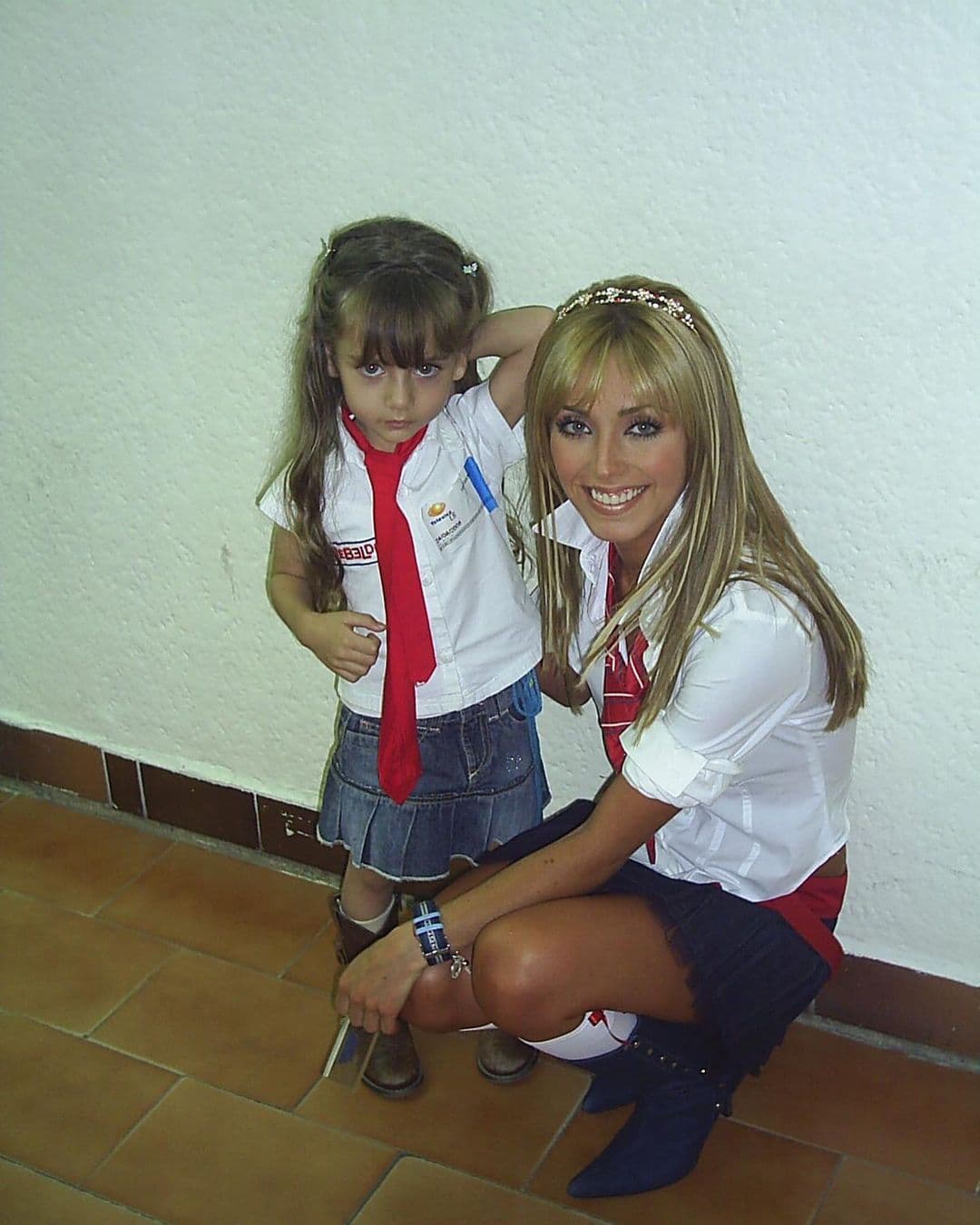 <b>Azul Guaita </b>
<br>Nacida el 21 de julio de 2001, la joven comenzó su camino en la actuación desde muy temprana edad con comerciales de televisión y algunas telenovelas como ‘Clase 406’.