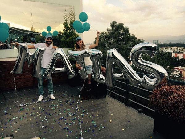 “No nos entendimos en códigos que una pareja tiene que establecer… lo único que puedo decir es que el problema principal es que una relación nunca en la vida puede ser de tres”, insistió Julián Gil.