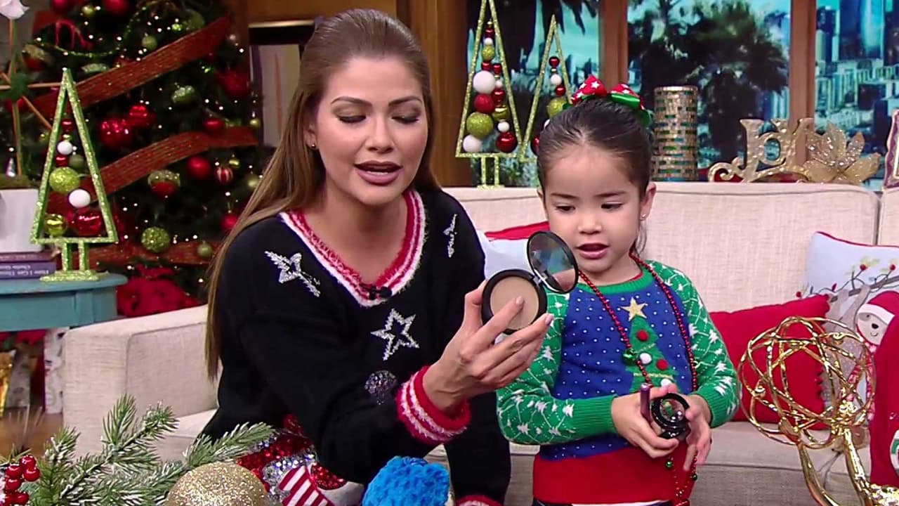 Ana Patricia jugó el papel de asistente de nuestra maquillista estrella, aclarando que las pinturas solo eran de juguete.