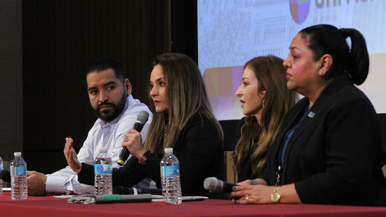 Arabel Alva Rosales, de AAR, Patricia Aguilar, de Four Star Branding, Oscar Ibarra, de Facebook y Edna Uribe, de Univision Chicago hablaron en el pánel titulado "Telling Your Story".