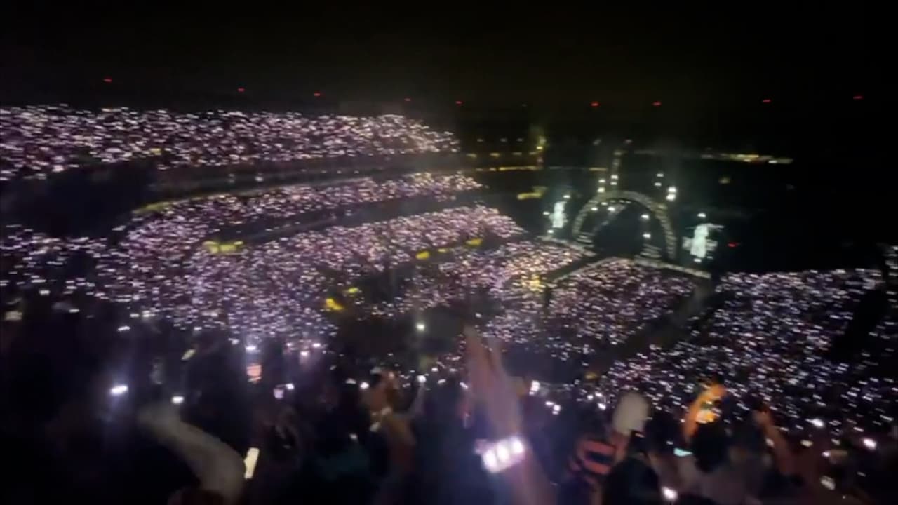 La cantante colombiana Karol G realizó el jueves el primero de dos conciertos en el Metlife de Nueva Jersey.