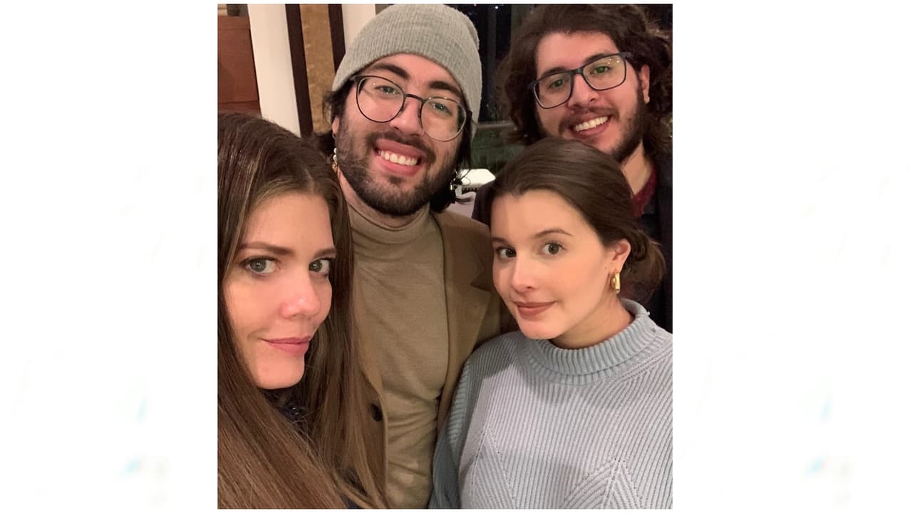 Daniela, su primogénita, tiene 32 años y lleva el apellido del segundo marido de su madre, Eduardo Paz. Lorna Cepeda tiene otros dos hijos, Nathaniel y Mariano.