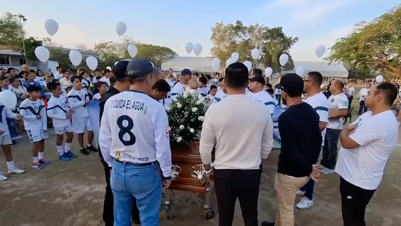 Niño hispano muere tras caerle una portería de fútbol en la cabeza: así fue su emotiva despedida