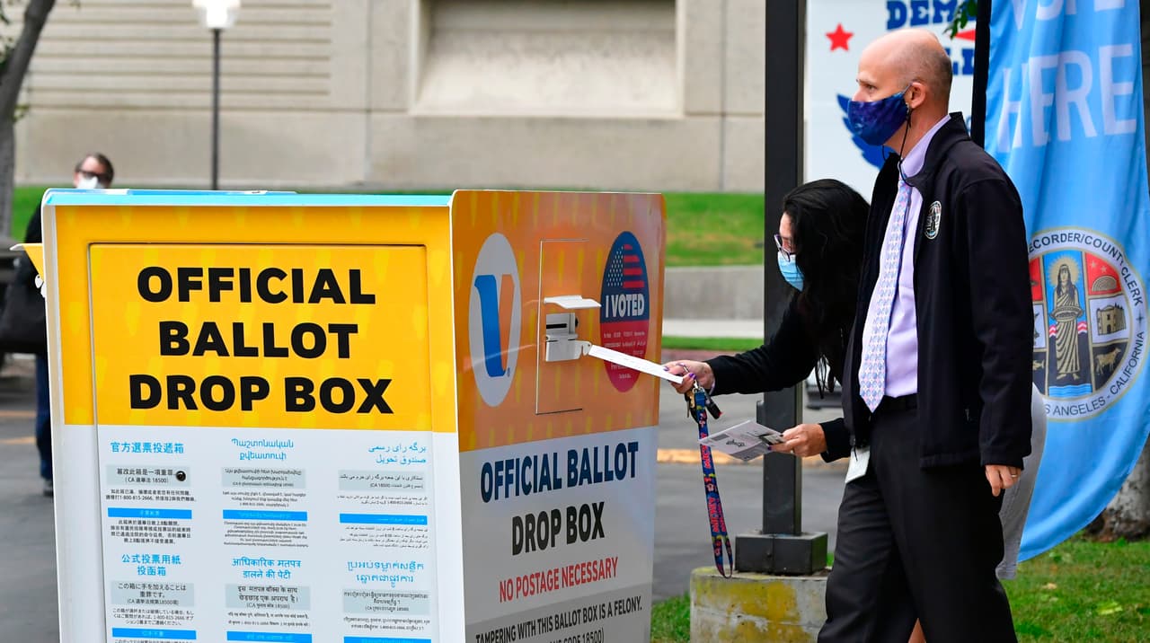 Más de 2,000,000 de votos anticipados se contaron hasta el sábado en todo el condado. Esta cifra cuadriplica la cifra de 508,000 boletas de voto anticipado registrado en comicios generales anteriores, marcando un nuevo récord de participación en Los Ángeles.