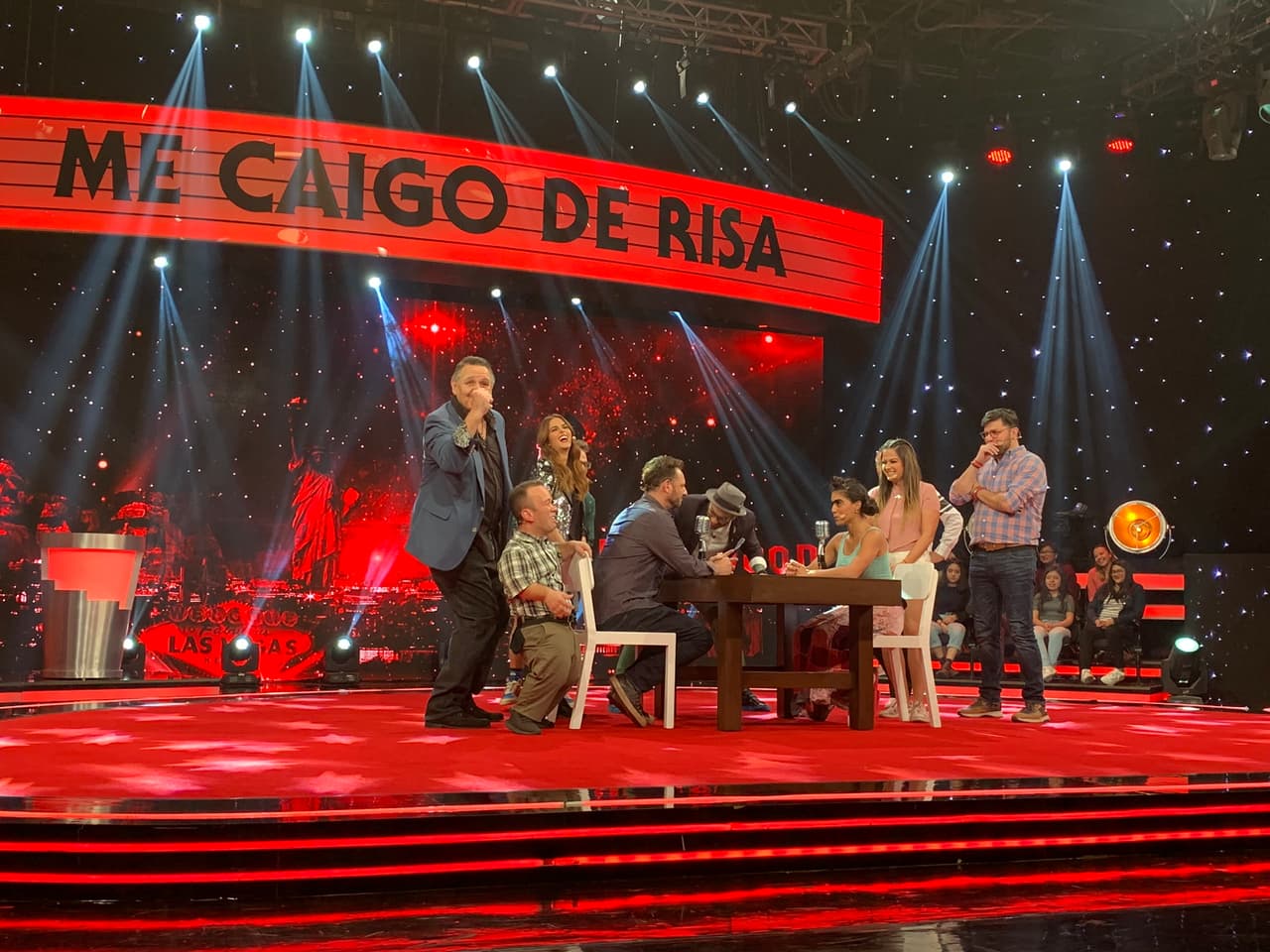 <a href="https://www.univision.com/shows/me-caigo-de-risa/pablo-ramirez-y-fernando-arau-se-enfrentan-en-un-duelo-de-chistes-de-mamas-video" target="_blank">Otro gran juego acababa de llegar: 'Hazme reír'</a>. Fastlicht encabezó al equipo (Claudia, Yurem, Carlitos y Pablo) que se enfrentó a Mela, Mariana, Paul y Fernando.