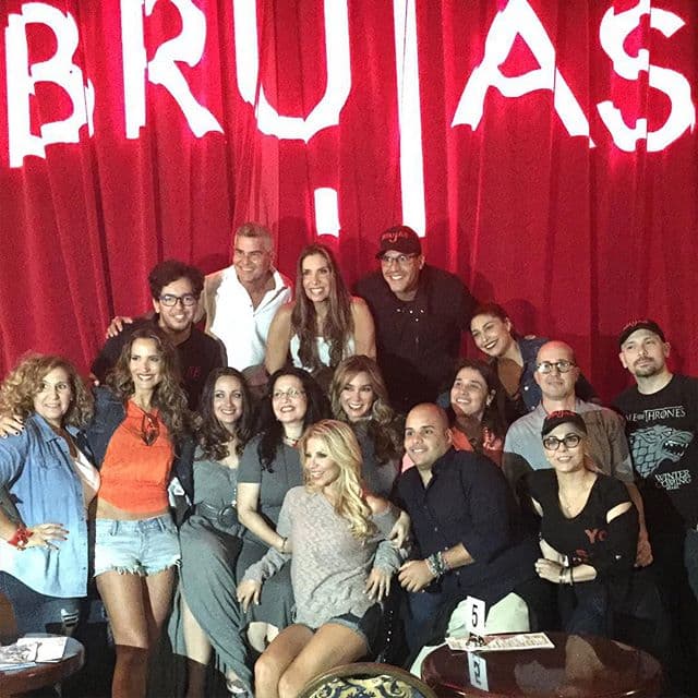 Esto, por la salida de Elizabeth de la obra de teatro "Brujas", estrenada apenas unos días antes y para la cual la actriz se había preparado durante meses.