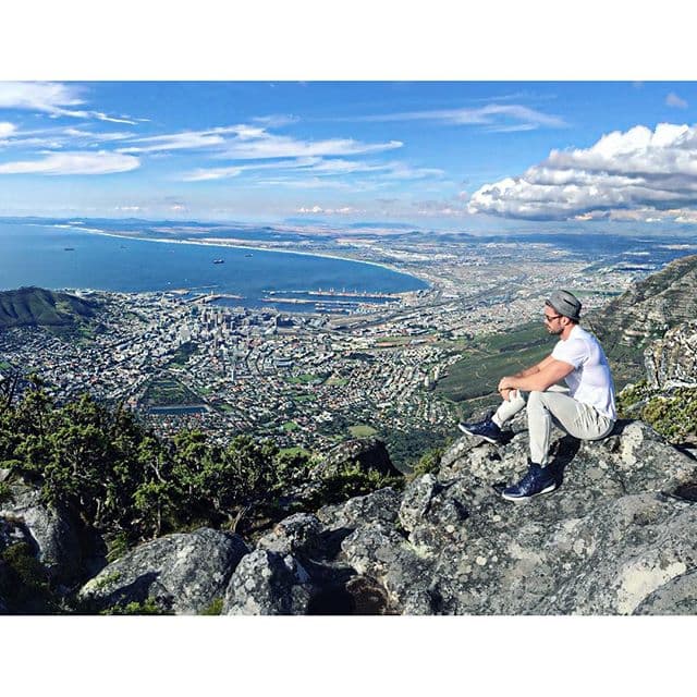 Con la llegada de su familia a Sudáfrica, el actor presumió los tiernos momentos que pasó con ellos.