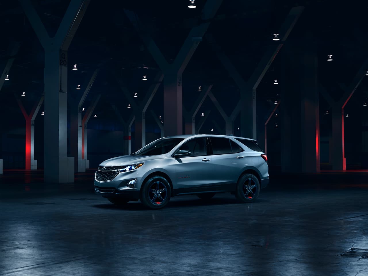 Equinox Redline: Presentada como LT, la Equinox Redline cuenta con llantas negras con distintas marcas rojas, placas negras con contorno rojo, a lo largo de 2017 llegará a los concesionarios.