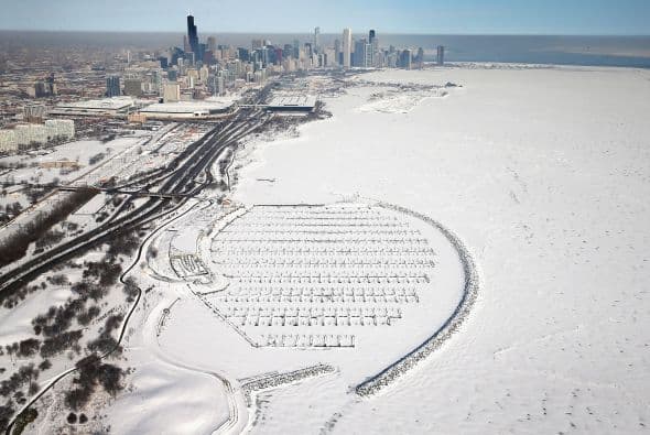 Este invierno frío, intenso y prolongado ha causado el congelamiento de más del 88% de las aguas de los Grandes Lagos en el Medio Oeste acercandóse a la cifra récord de 95% alcanzada en febrero del 1979.¡Recorre las hermosas imágenes!