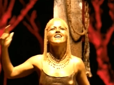 Fue con el sencillo 'Zombie' de su segundo material 'No need to argue', lanzado en 1994, con el que The Cranberries se dio a conocer internacionalmente.