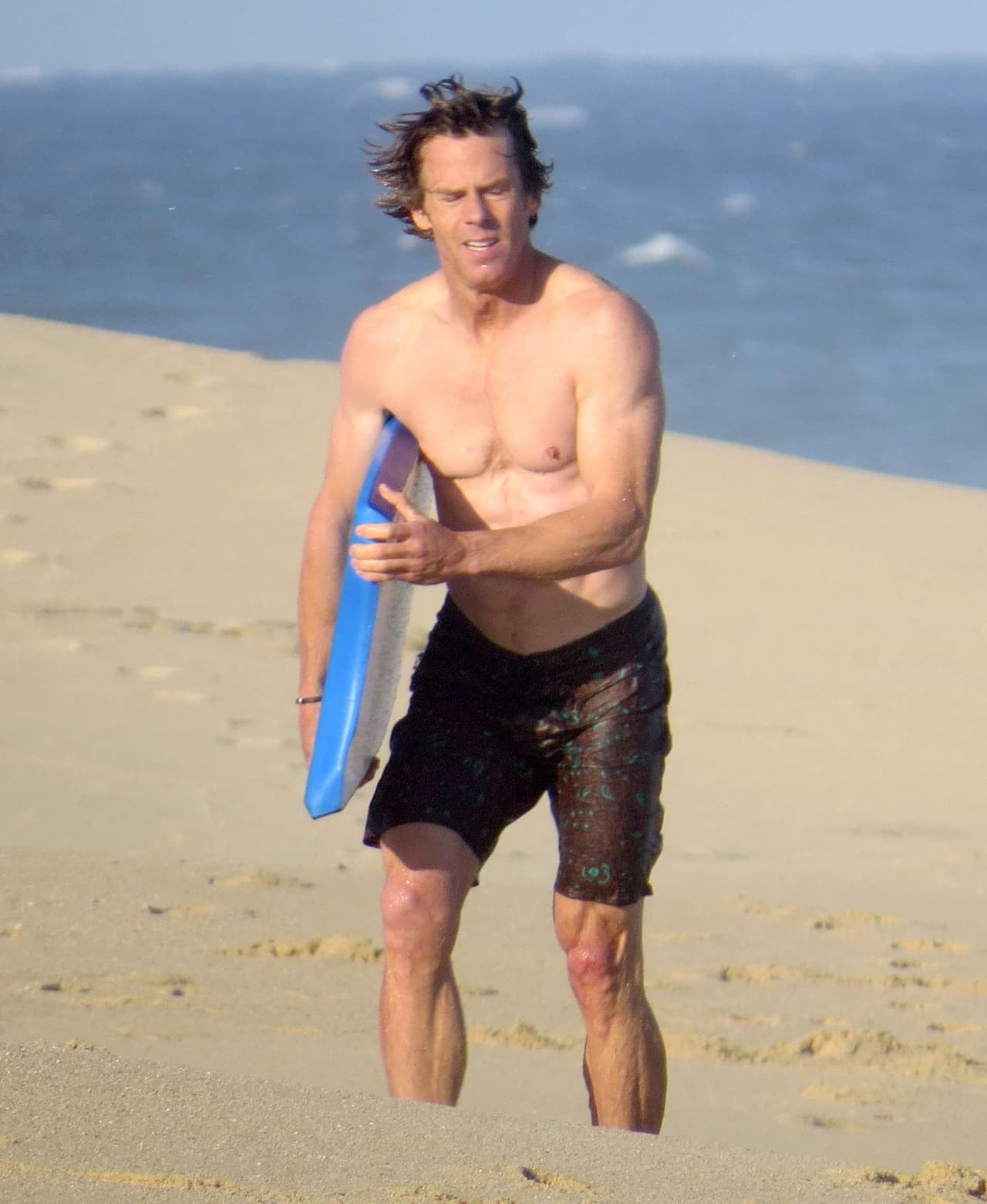 Su esposo, Danny Moder, estaba con ella.