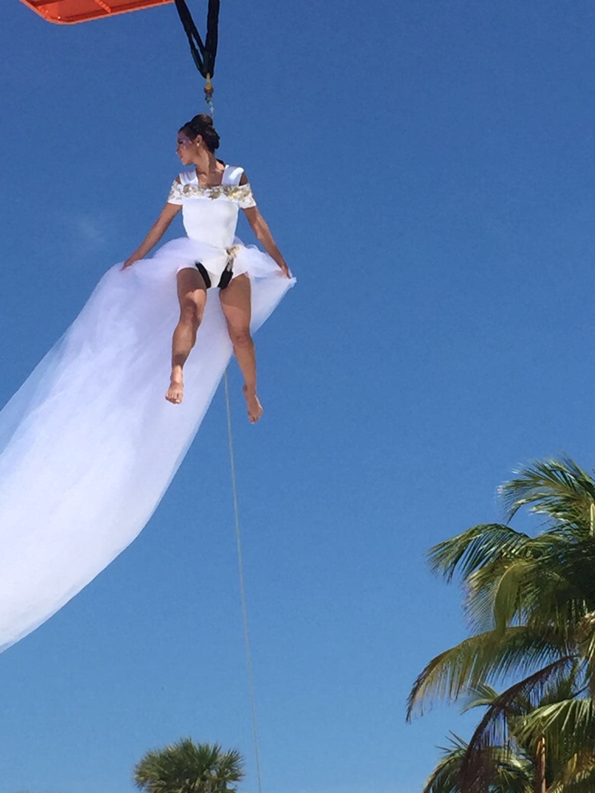 Disfruta las mejores fotos detrás de cámara del difícil reto que enfrentaron las bellas a 20 pies de altura.