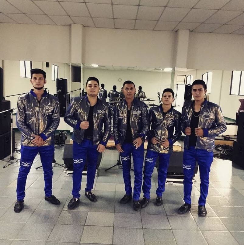 "Descansa en paz hermano, no tengo palabras para describir el dolor tan grande que me has dejado, solo sé que te amo con todo mi corazón. Me quedo con los bonitos recuerdos, con toda la trayectoria que vivimos juntos. Vuela alto muy alto y cuiden de tu bebé, tu esposa y tú, desde allá arriba MI ACORDEONERO FAVORITO".