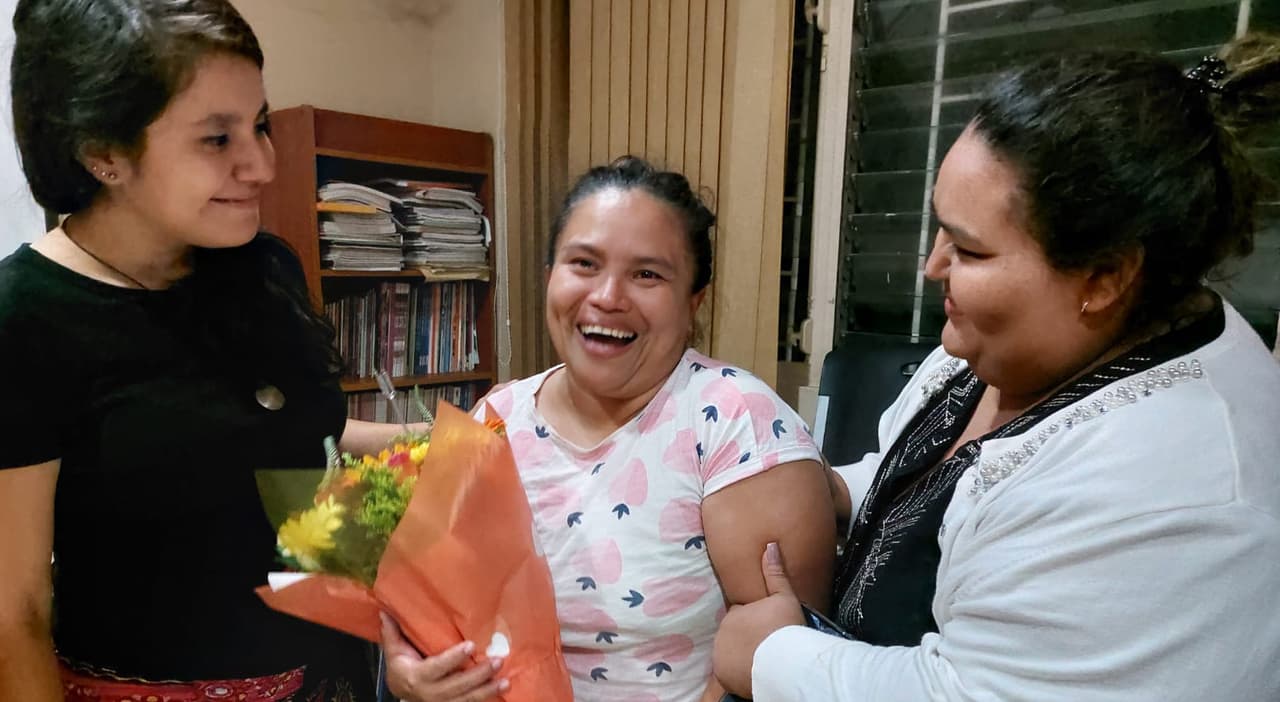 Liberan a salvadoreña que pasó 11 años presa por dar a luz fuera del hospital