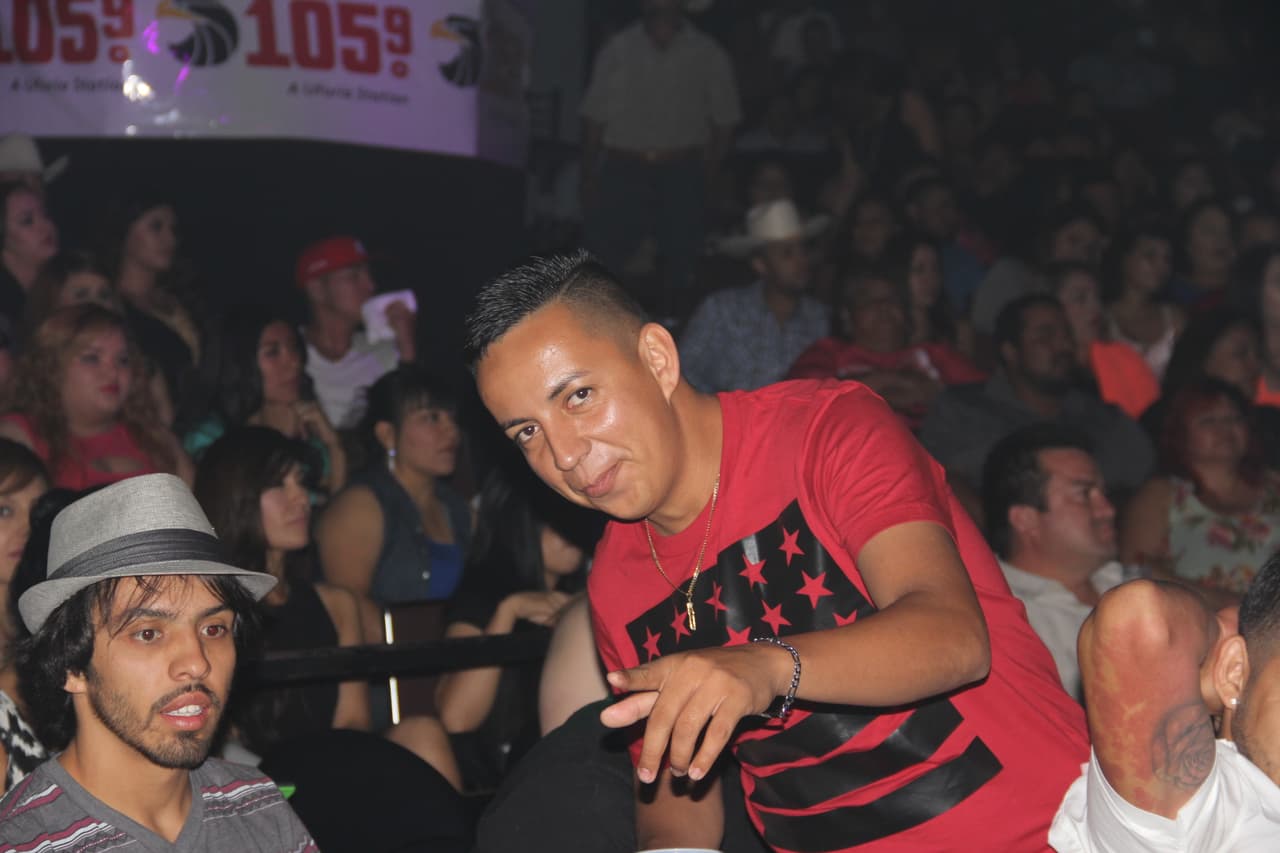 Jesús Mendoza es un talento sinaloense que va creciendo en popularidad, y los fans no se resistieron a sus corridos en este Concierto Privado de la 105.9 y Univisión Arizona, exclusivo para los fans de las estaciones de la familia Univisión.