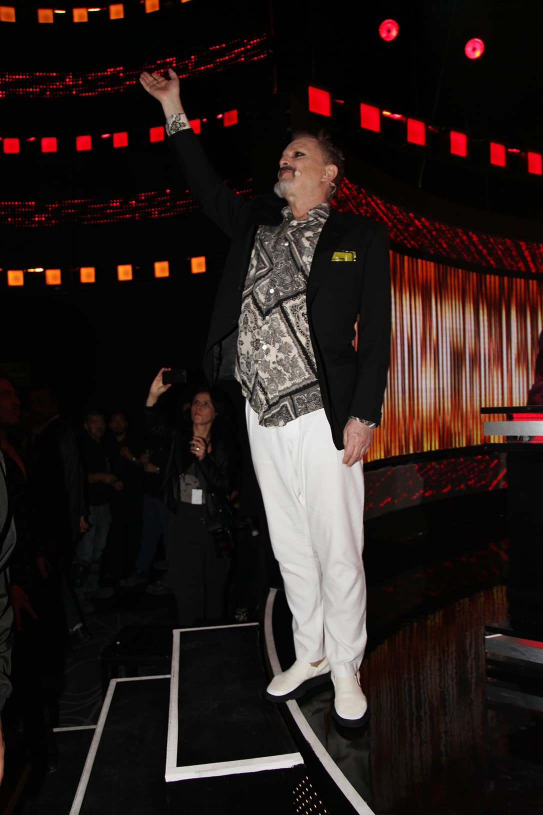 De inmediato, Miguel Bosé mencionó: "Mi hijo Tadeo armó el halcón mileniario de Star Wars Lego en 27 horas"