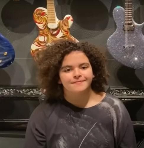 Lucerito Mijares, hija de los artistas mexicanos Lucero y Manuel Mijares, poco a poco se abre camino en el ámbito musical tras haber tenido sus primeras apariciones en los escenarios junto a sus papás.