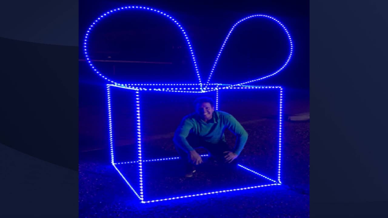 Los residentes podrán comprar sus boletos para “Holiday Lights” a través de 
<a href="https://holidaylightssrf.com/" target="_blank">su sitio web</a>. 
<br>