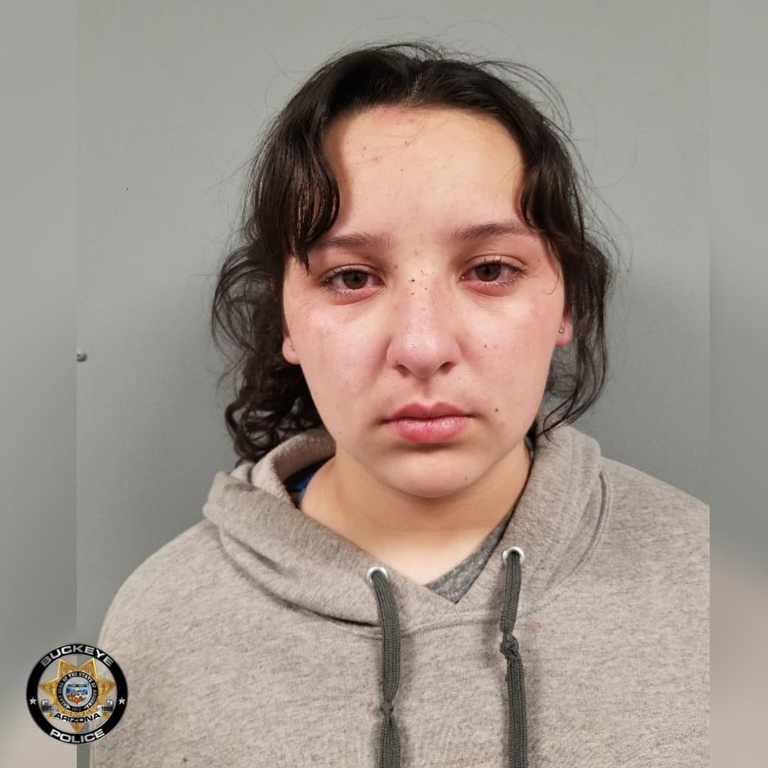 <b>Hazel Mata, 15 años.</b>
<br>
<br>Se reportó su desaparición después de que salió de su casa cerca de Riata Pkwy/Roeser. Información al 623-349-6411.