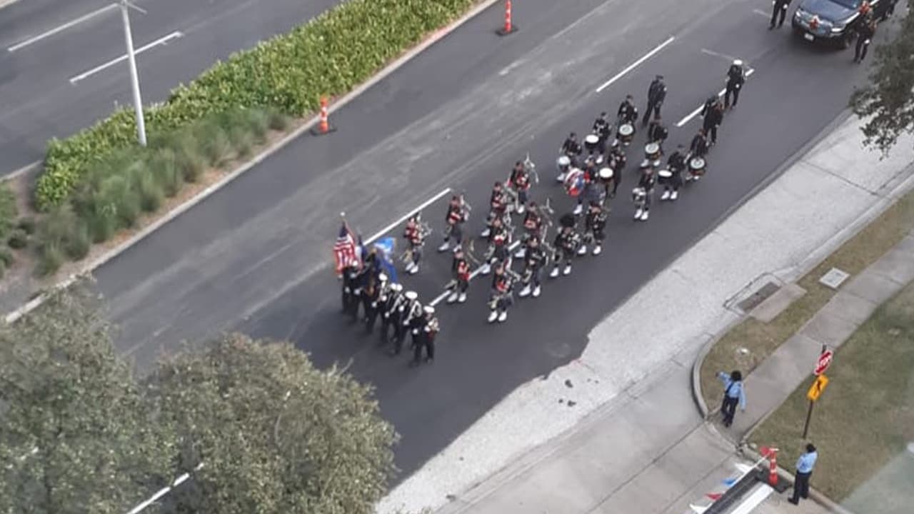 Bruce investigaba una serie de incendios provocados en automóviles cuando se dio un enfrentamiento a balazos.