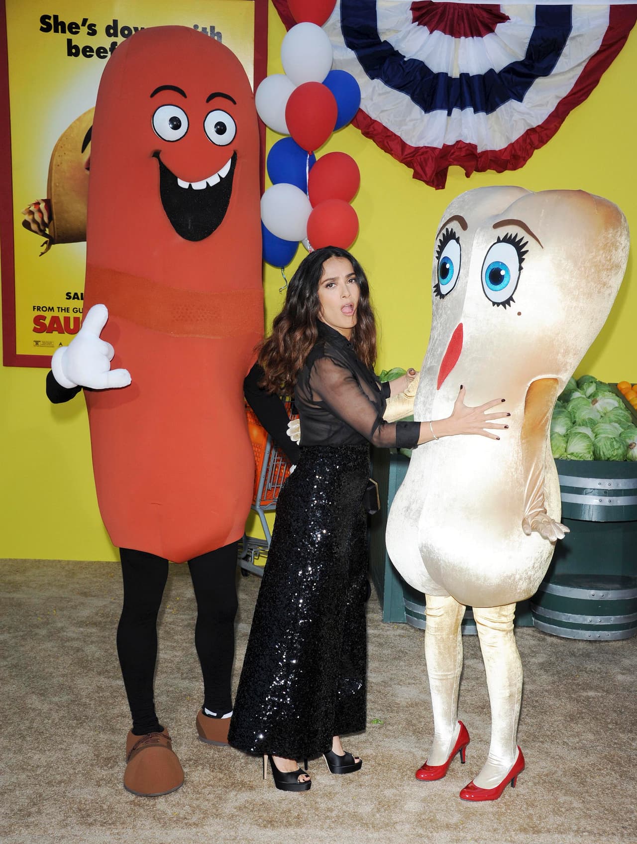 Pero Hayek se pasó de tentona y siguió divirtiéndose con su amiguita.