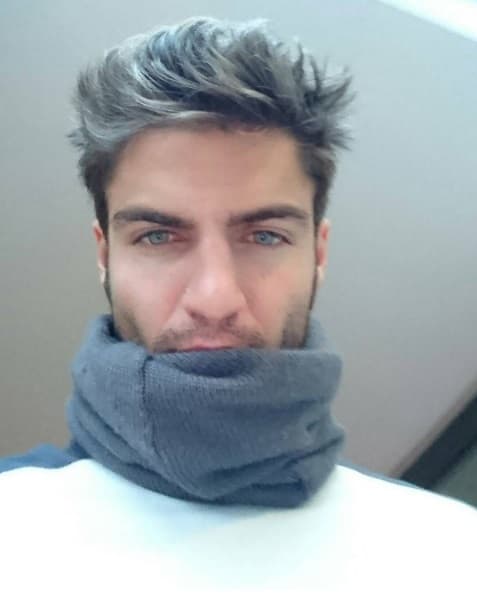 El guapo actor y modelo español que interpreta a Roberto Marañón en ‘La Embajada’ conquista y enamora a sus fanáticas con las sexys y atrevidas fotos que comparte en su cuenta de Instagram ¿Te lo vas a perder?