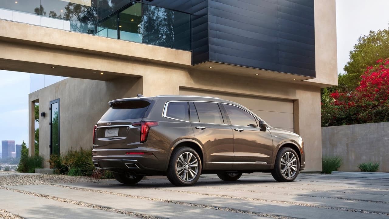 Entre las
<b> tecnologías de seguridad activa y de ayuda al conductor opcionales</b> para la Cadillac XT6 2020 se encuentran espejo con proyección de cámara trasera, frenado automático de emergencia mejorado, alerta de peatón en la parte trasera, visión periférica en alta definición con grabación de imagen, instrumentación proyectada en el parabrisas y frenado automático de emergencia en reversa.