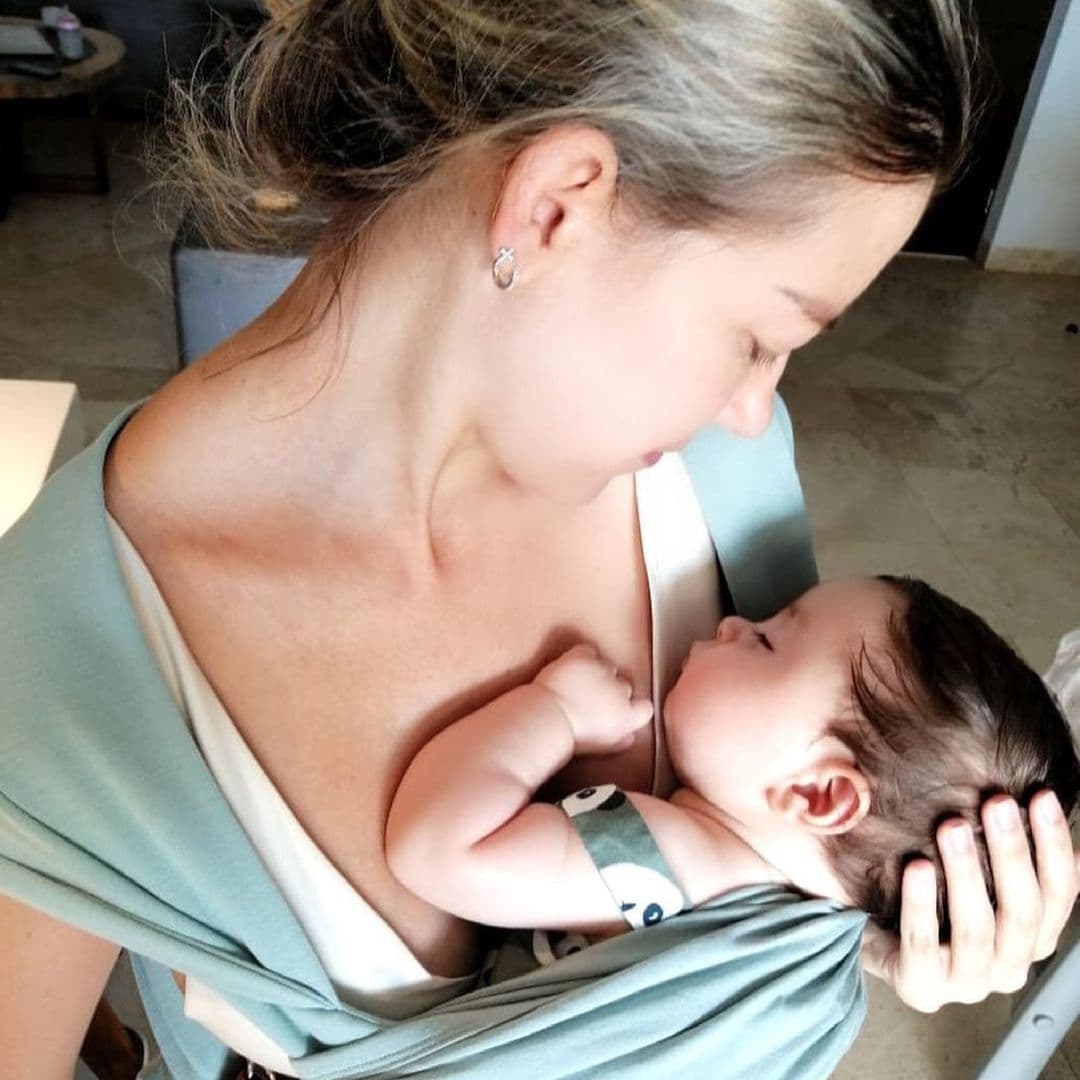 A algunos usuarios de Instagram no les pareció que la actriz
<b>cubriera la carita del bebé con un corazón</b> y recibió comentarios negativos.