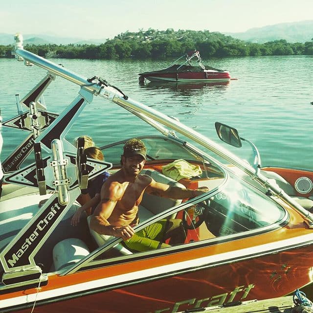 Y es un apasionado de los deportes extremos.