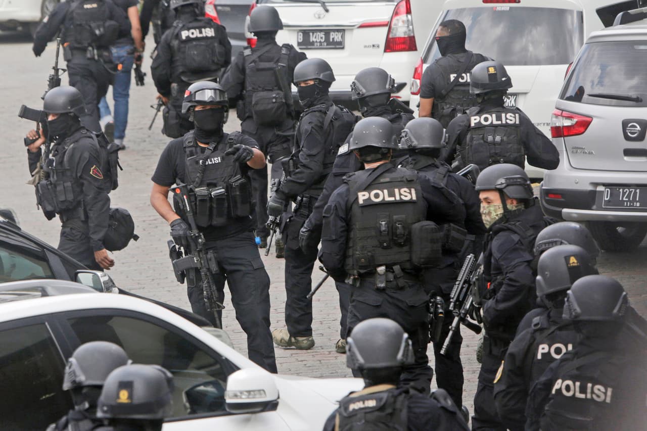 Arrestan a tres sospechosos vinculados a ataques terroristas en Indonesia