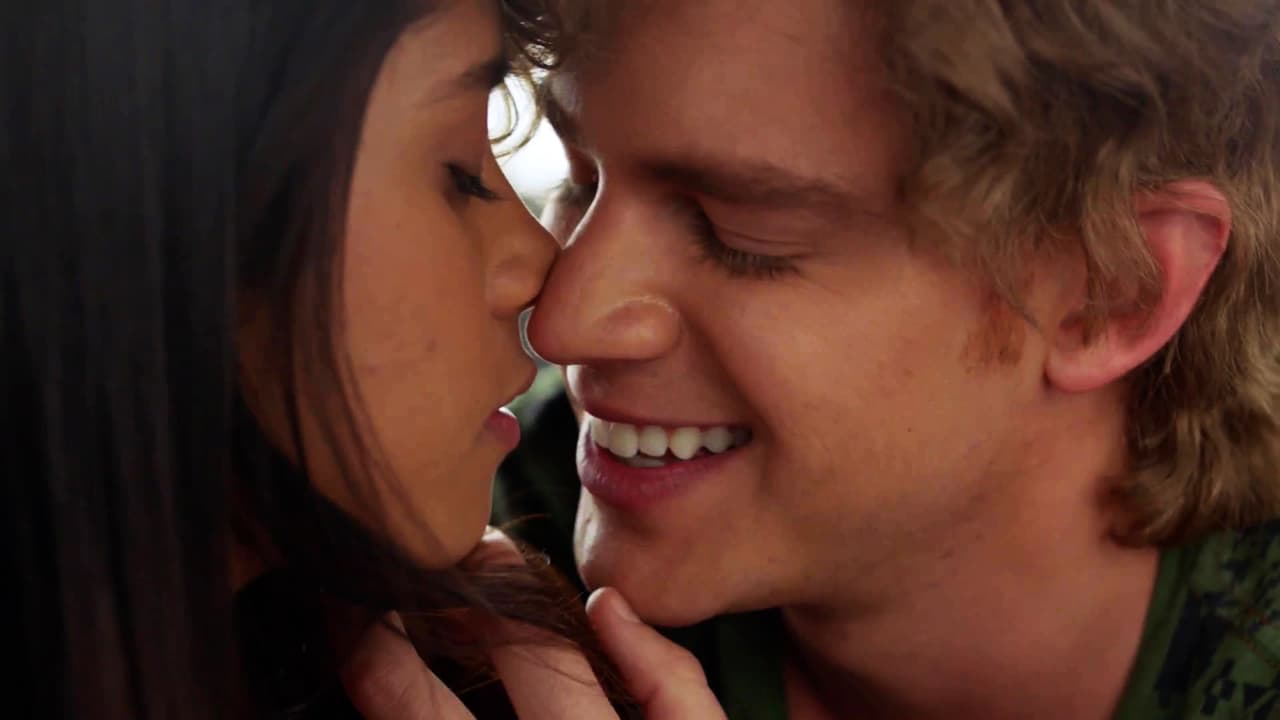 Charly le prometió que todo cambiaría, y que con el triunfo de su grupo musical podría conseguir el dinero que necesitaba para darle un giro a su vida.